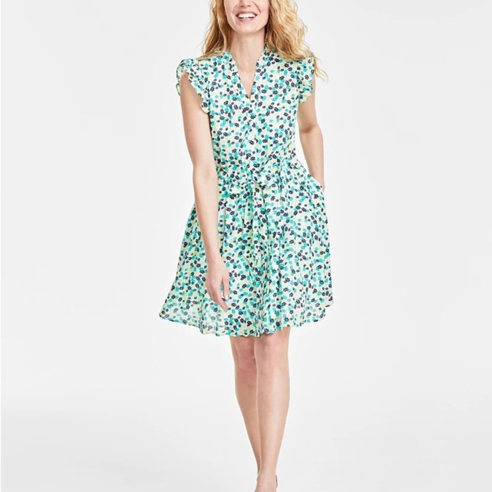 Chic Floral Mini Dress in Green